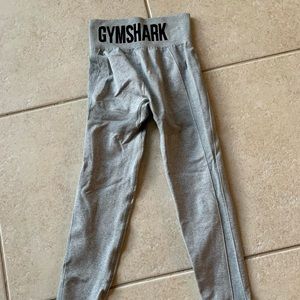 Gym shark leggings